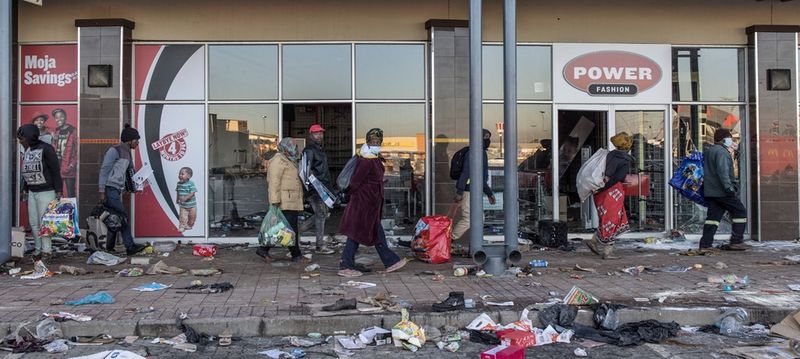 Datei:Südafrika Plünderungen2.jpg