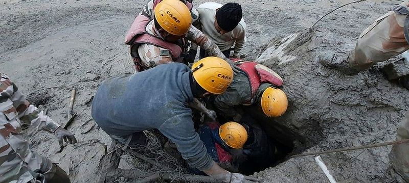 Datei:India Flut Rettungskräfte.jpeg