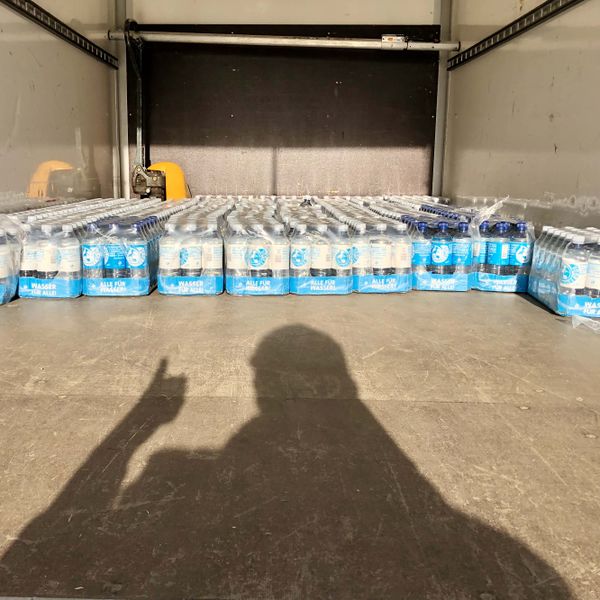 Datei:Wasserlieferung.jpg