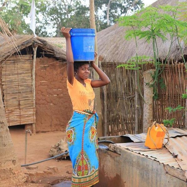 Datei:Malawi woman.jpg