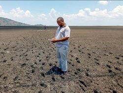 Malawi Lake dry.jpg